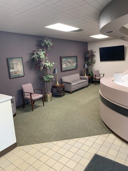 More Photos Of 3900 W 53rd St, Sioux Falls Office For Sale