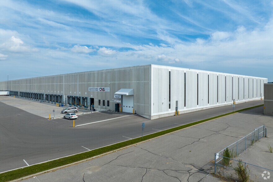 More Photos Of 27 Director Crt, Vaughan Distribution For Lease