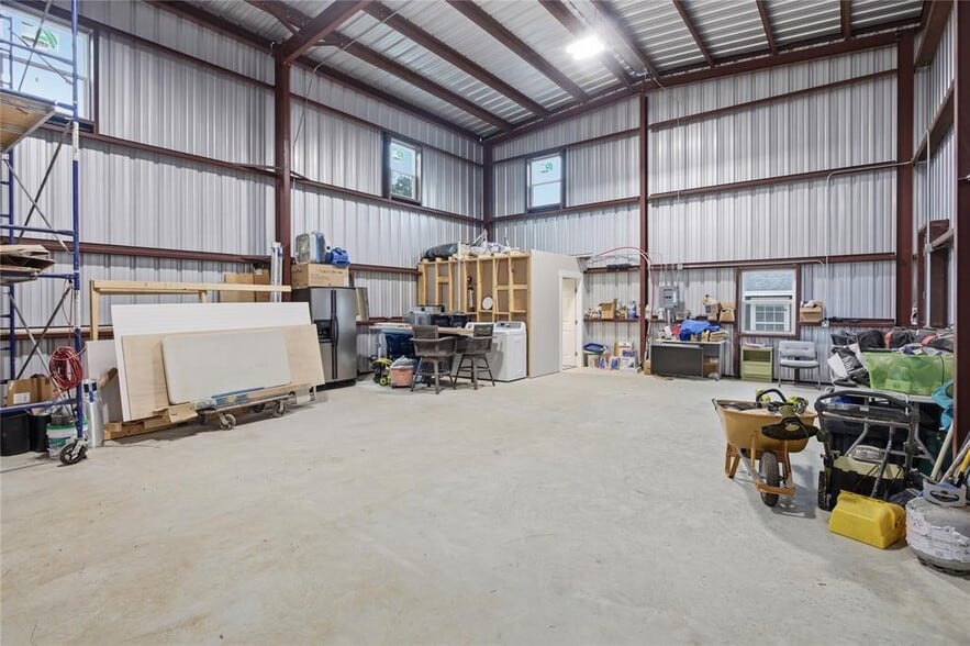 More Photos Of 15200 Storm Dr, Austin Specialty For Sale