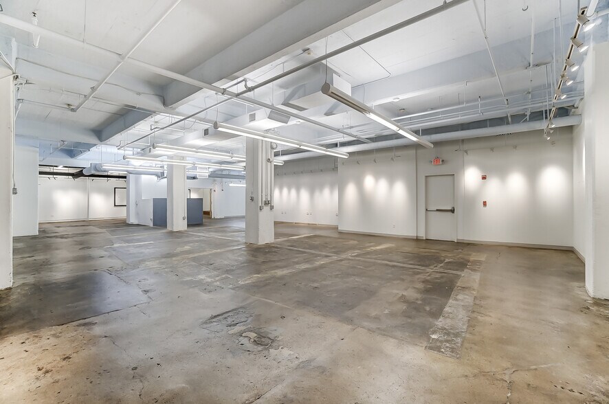 More Photos Of 20 E Central Pky, Cincinnati Office Residential For Lease