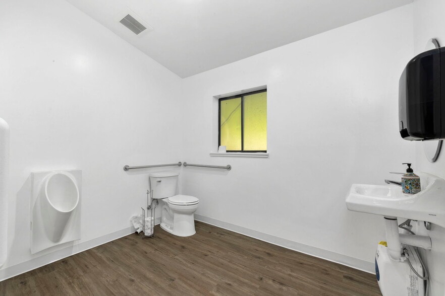 More Photos Of , Willits Unknown For Sale