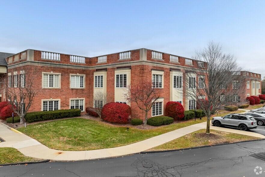More Photos Of 33 Bloomfield Hills Pky, Bloomfield Hills Office For Lease
