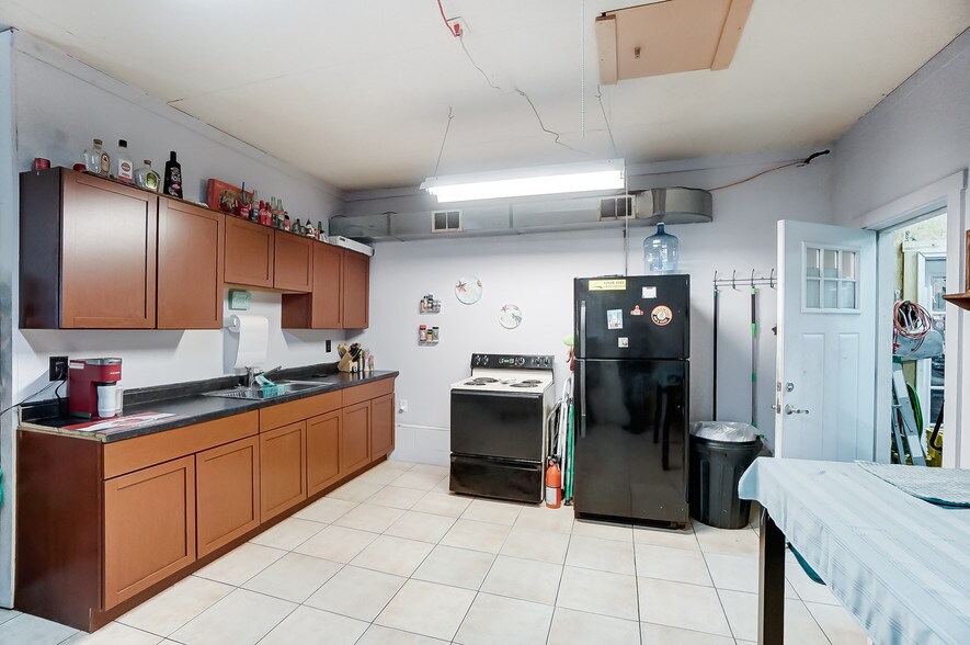 More Photos Of 3245 Piqua Troy Rd, Troy Light Distribution For Sale