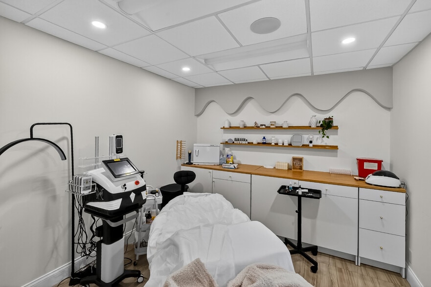 More Photos Of 201 N University Dr, Plantation Medical For Sale