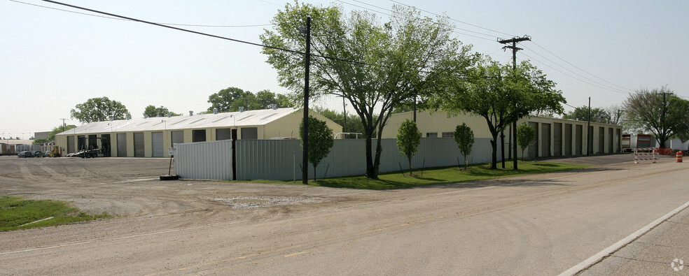 Primary Photo Of 5200 W Airport Fwy, Irving Service For Lease