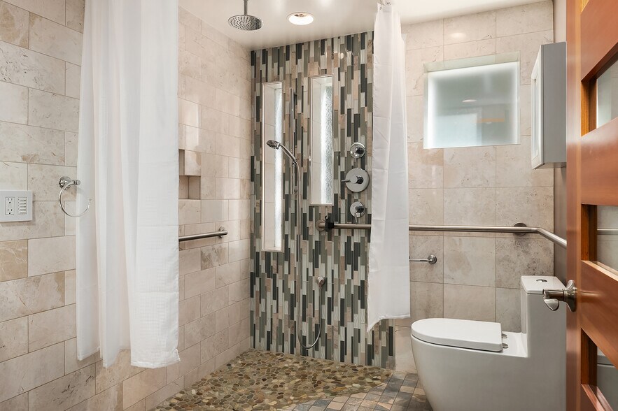 More Photos Of 1510 NE 170th St, Shoreline Apartments For Sale