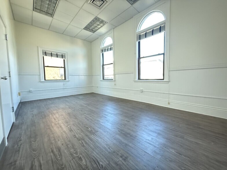 More Photos Of 5 Warren St, Concord Storefront Retail Office For Lease