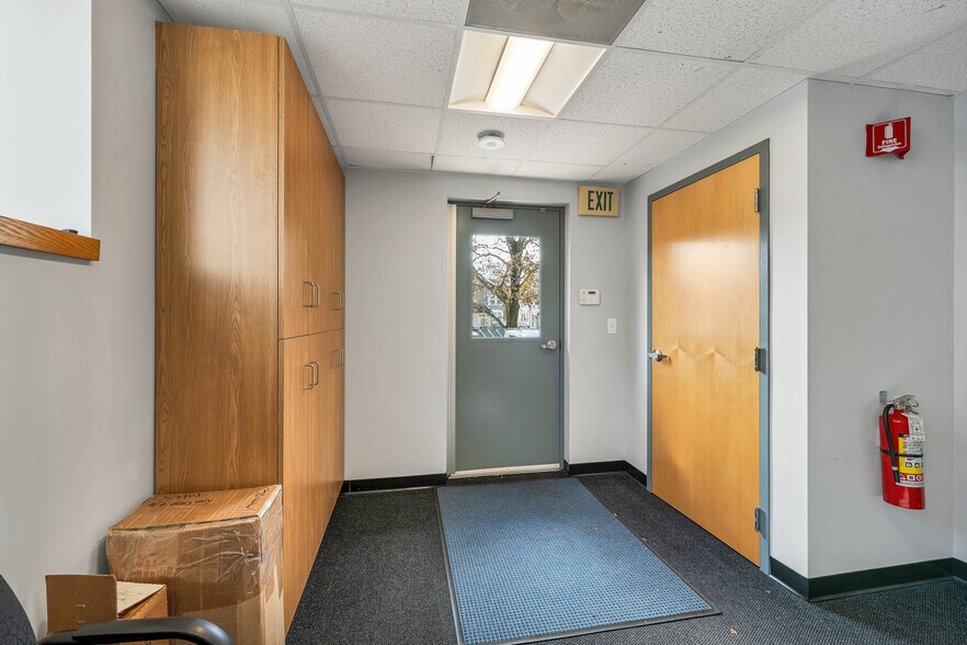 More Photos Of 36 W Water St, Wakefield Office For Sale