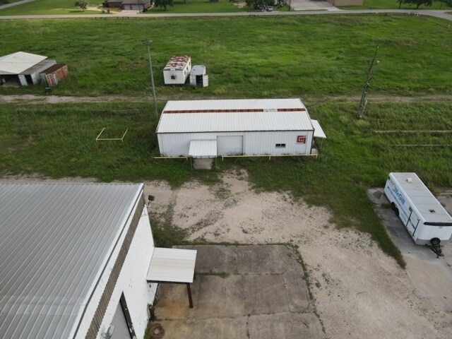 More Photos Of 726 Highland Park Dr, Clute Warehouse For Lease