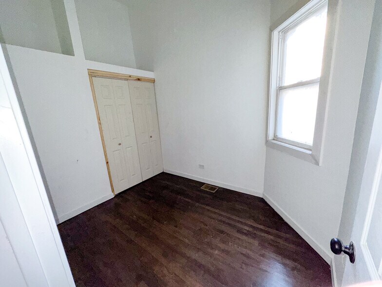 More Photos Of 8714 S Commercial Ave, Chicago Multifamily For Sale