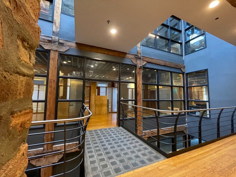 More Photos Of 400 N State St, Chicago Office For Lease