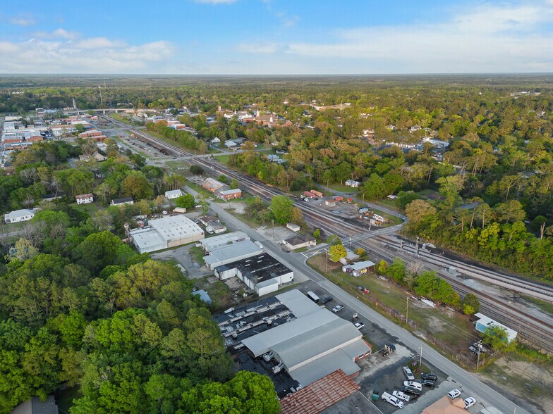 More Photos Of 580 Sw Broad St, Jesup Light Manufacturing For Sale