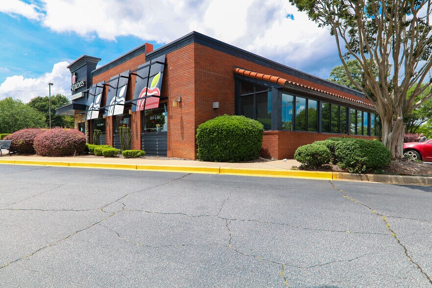 More Photos Of 704 W Wade Hampton Blvd, Greer Restaurant For Sale