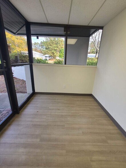 More Photos Of 1750 Young Ct, Norcross Warehouse For Lease