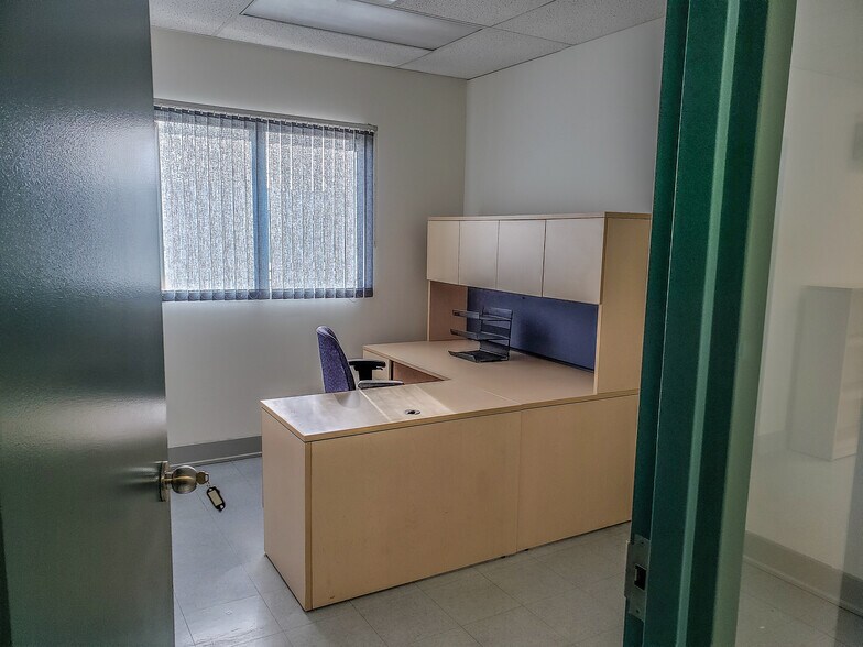 More Photos Of 7622 18th St NW, Edmonton Manufacturing For Lease