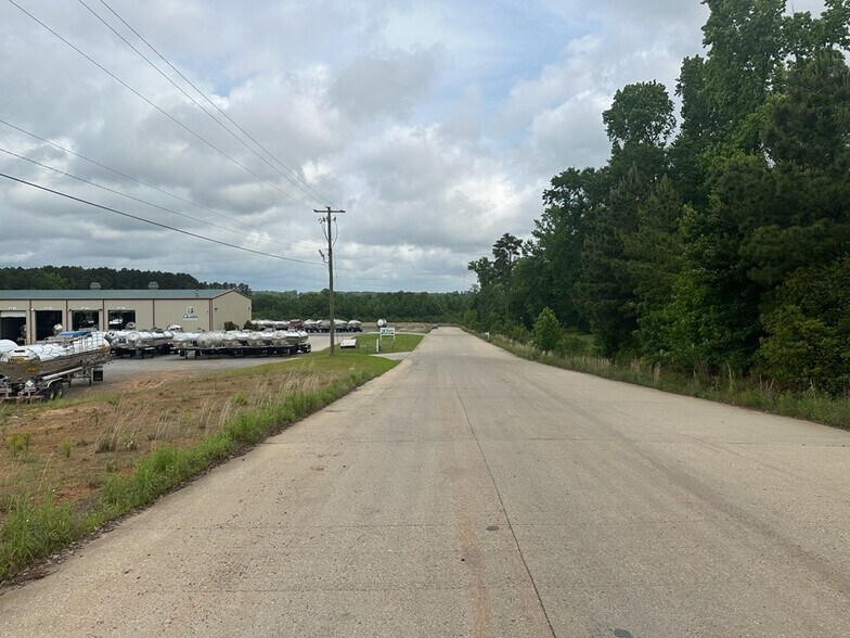 More Photos Of 1051 Aqua Dr, Haughton Distribution For Sale