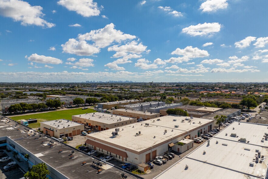 More Photos Of 2480 W 82nd St, Hialeah Warehouse For Lease