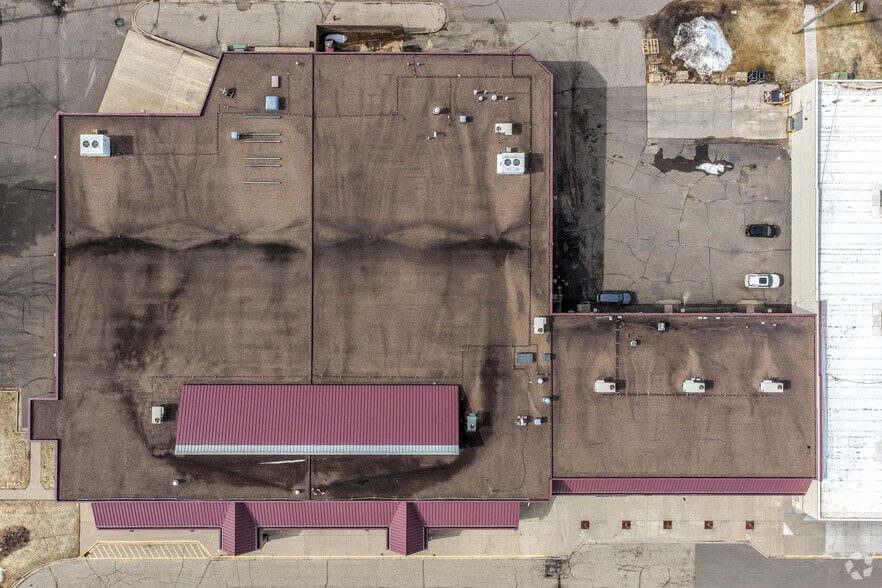 More Photos Of 400 W 9th St N, Ladysmith General Retail For Sale