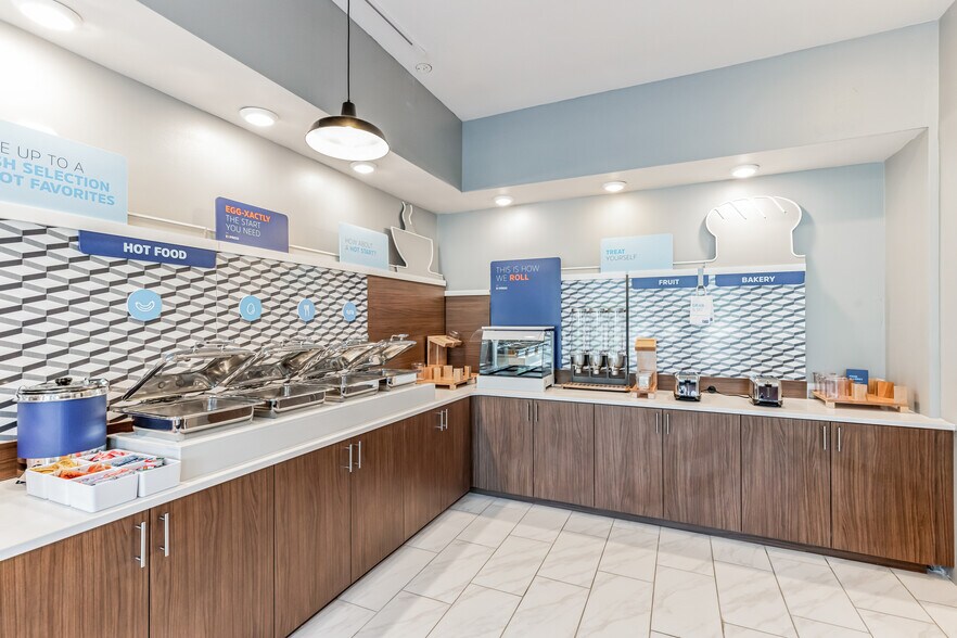 More Photos Of 4 Reynolds Mountain Blvd, Asheville Hotel For Sale