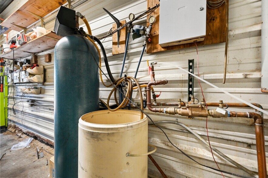 More Photos Of 805 Poindexter Ave, Cleburne Carwash For Sale