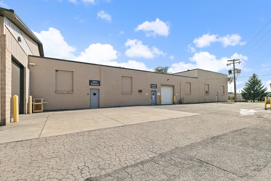 More Photos Of 303 Elgin Ave, Elgin Industrial For Sale