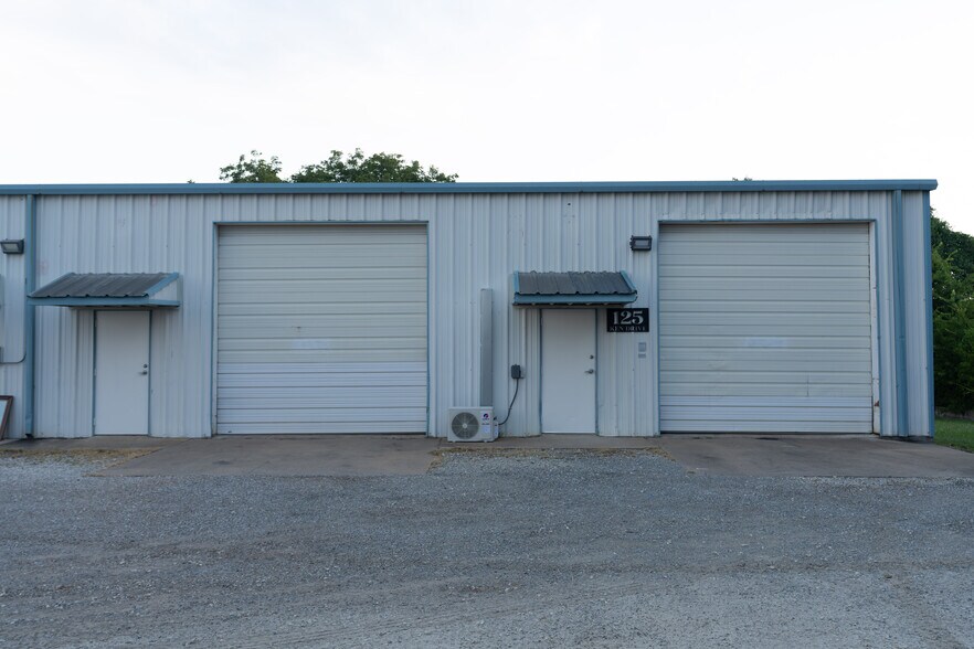 Primary Photo Of 125 Ken Dr, Sherman Warehouse For Lease