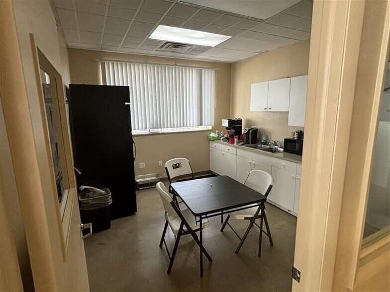 More Photos Of 4369 Tamiami Trl, Port Charlotte Auto Dealership For Lease