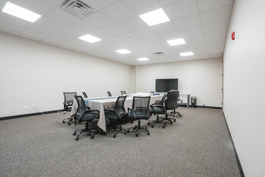 More Photos Of 10410 Corporate Dr, Sugar Land Research And Development For Lease