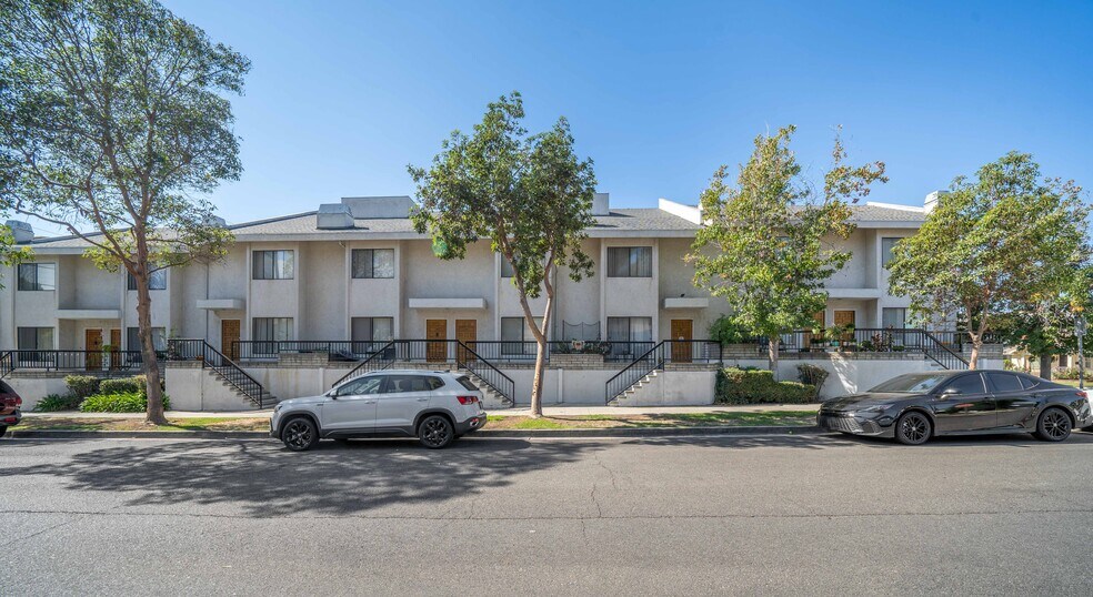 More Photos Of 638 E Tujunga Ave, Burbank Apartments For Sale