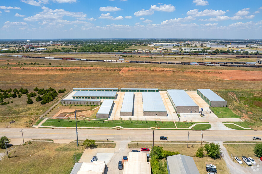 More Photos Of 9345 S Eastern Ave, Moore Warehouse For Lease