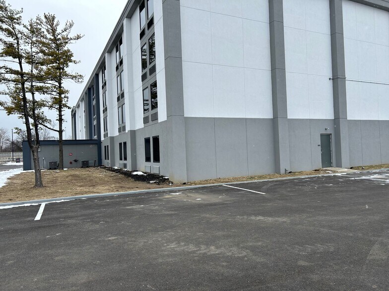 More Photos Of 1100 Mediterranean Ave, Columbus Hotel For Sale