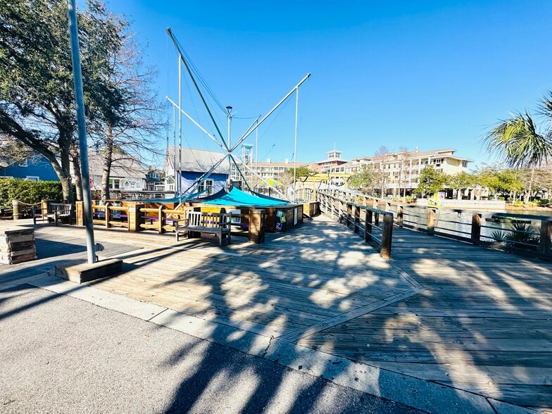 More Photos Of 109 Cannery Ln, Miramar Beach Restaurant For Lease