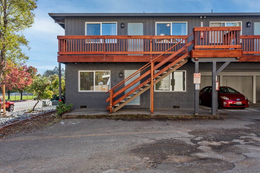 More Photos Of 2020 S Dora St, Ukiah Apartments For Sale