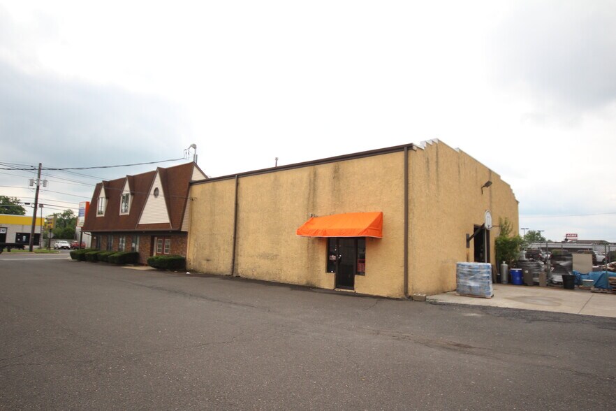 More Photos Of 537-539 Mantua Pike, Woodbury Flex For Sale