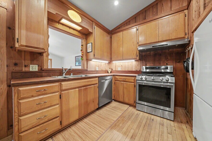 More Photos Of 21376 Consolation St, Volcano Specialty For Sale