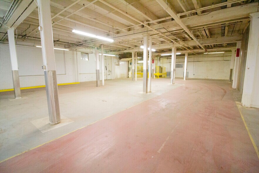 More Photos Of 126 Avenue C, Springfield Manufacturing For Sale