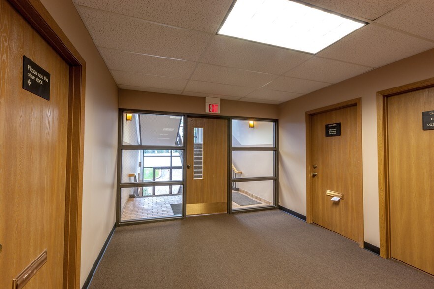 More Photos Of 127 E Lake St, Bloomingdale Office For Lease