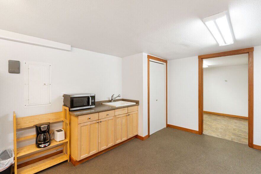 More Photos Of 3108 S Union Ave, Tacoma Office For Sale