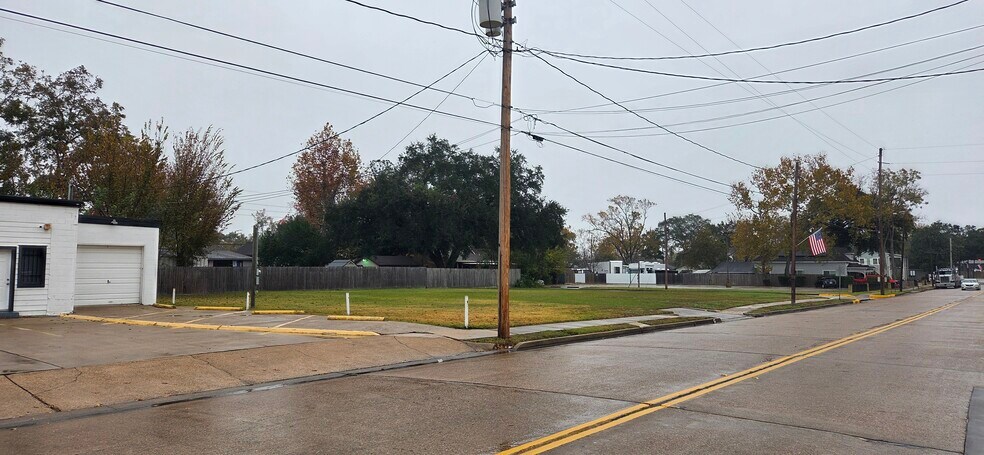 More Photos Of 711 Main st, Humble Land For Sale