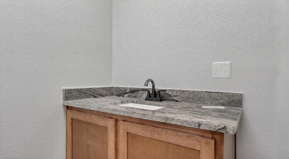 More Photos Of 16511 W Basin St, Odessa Industrial For Lease