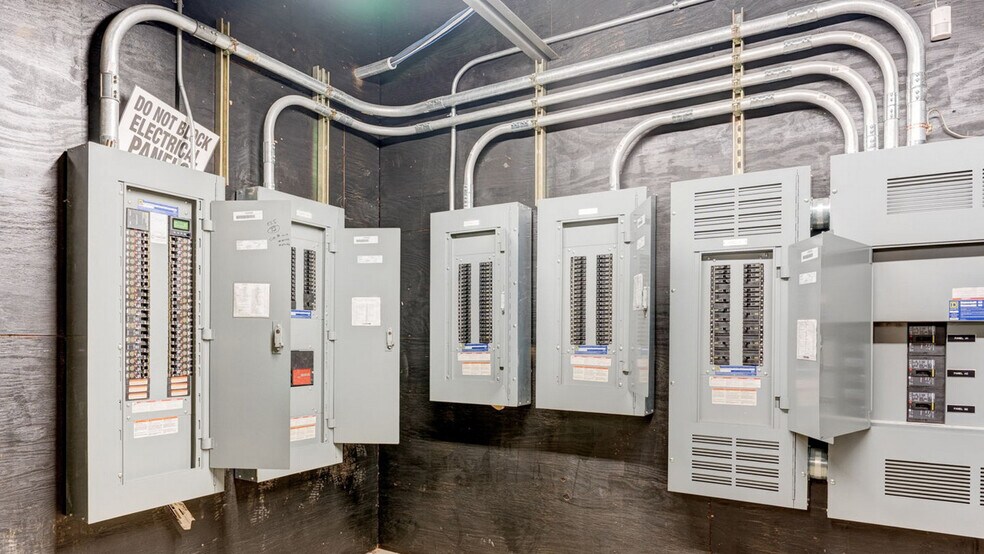 More Photos Of 85 Middletown Ave, North Haven Drugstore For Sale