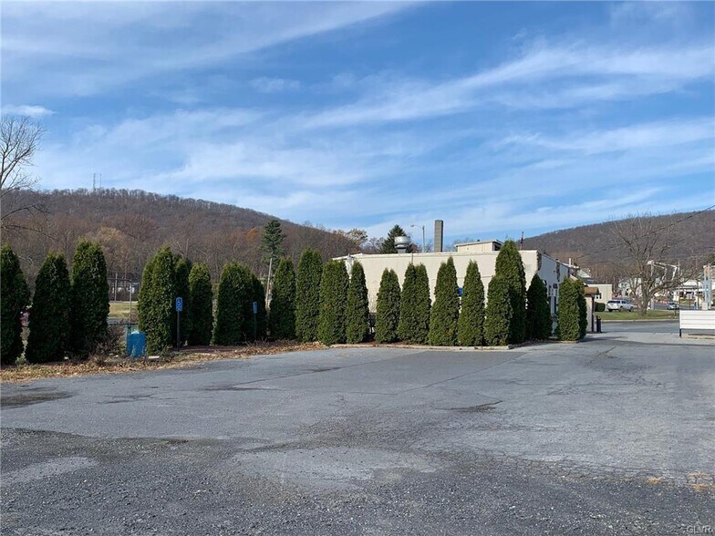 More Photos Of 62 N Broadway, Wind Gap Convenience Store For Sale