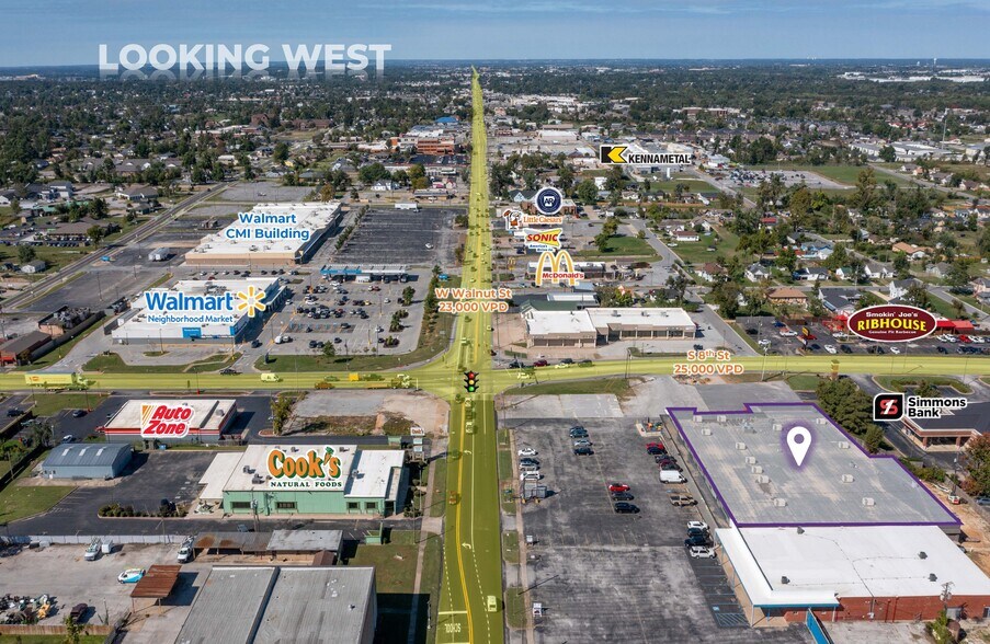More Photos Of 719 W Walnut St, Rogers Storefront For Lease