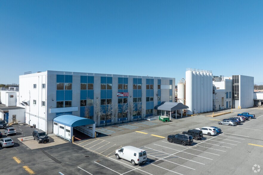 More Photos Of 1724 Fifth Ave, Bay Shore Warehouse For Lease