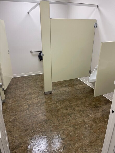 More Photos Of 5296 Highway 1 S, Jonesboro Office For Sale