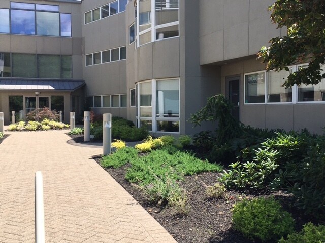 More Photos Of 860 Wyckoff Ave, Mahwah Medical For Lease