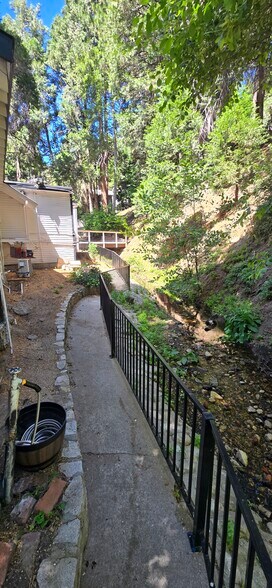 More Photos Of 26890 CA-189 Hwy, Blue Jay Storefront Retail Residential For Lease