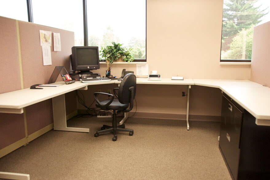 More Photos Of 260-300 Griffith Rd, Chicopee Warehouse For Lease