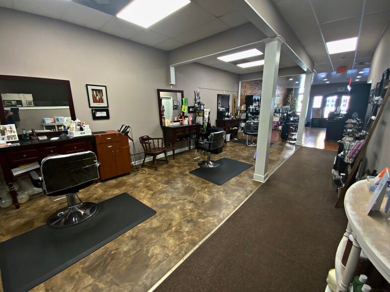 More Photos Of 1012 Noble St, Anniston Storefront Retail Office For Sale