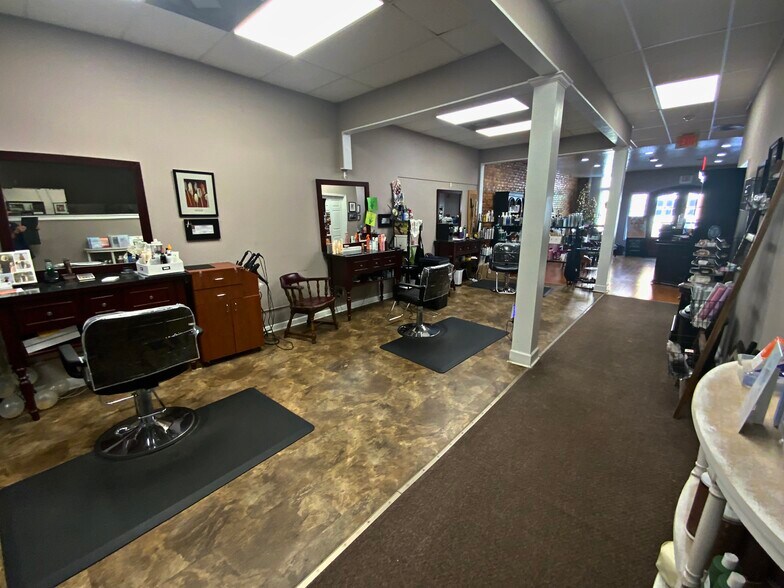 More Photos Of 1012 Noble St, Anniston Storefront Retail Office For Sale